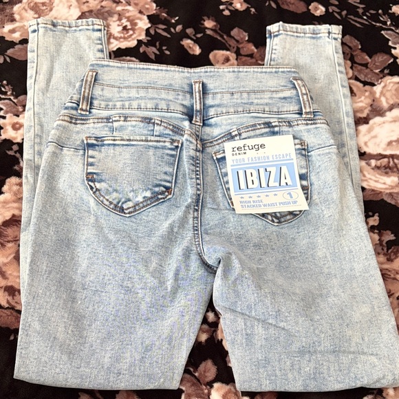 Refuge High Rise Light Blue Jeans - Picture 12 of 13